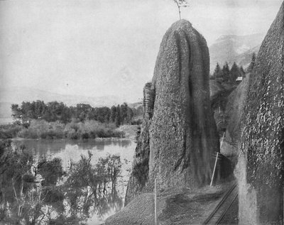 哥伦比亚河赫拉克勒斯的柱子，建于1897年。 作者 不明