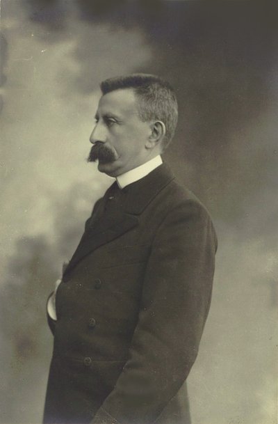 钢琴家和作曲家莫里茨-莫兹科夫斯基的肖像，1854-1925，约1900年。 作者 不明