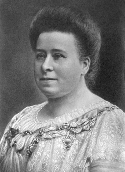 可能是沃尔特-努恩伯格祖母的肖像，德国 1910年 努恩伯格家族照片：12x17厘米，工作室的肖像修饰，可能是努恩伯格的祖母 C1910年 照片由沃尔特-努恩伯格（1907-1991）拍摄，他改造了工业照片。 作者 不明