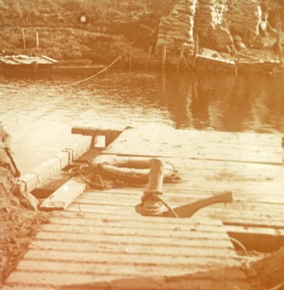在比利时迪克斯梅德的河岸上张贴c1914-c1918 作者 不明