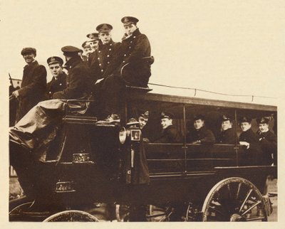 阿尔伯特亲王到达Devonport登上巡洋舰Cumberland，1913年，1937年 作者 不明