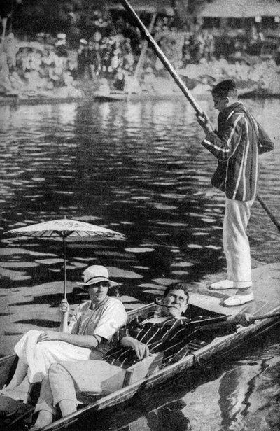 在泰晤士河上撑船，c1922 作者 不明