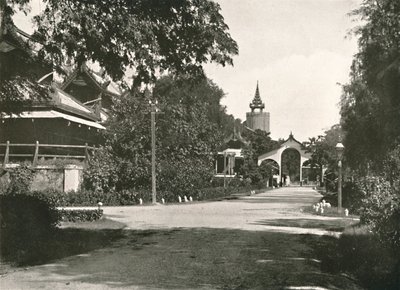 皇后区钟楼，宫殿，曼德勒，1900年。 作者 不明