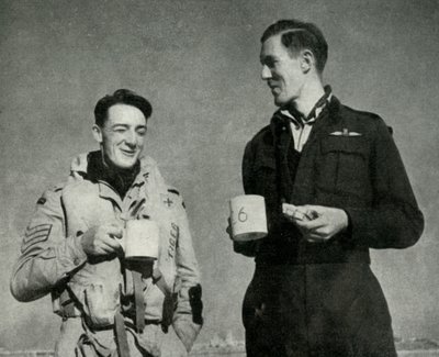 1942年第二次世界大战，马耳他，皇家空军人员在喝茶，1944年。 作者 不明