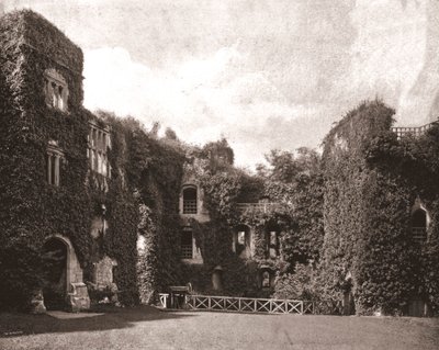 拉格伦城堡，威尔士蒙茅斯郡，1894年。 作者 不明