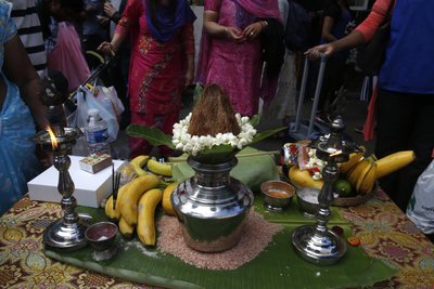 Ratha Yatra charriot festival in Paris. Offerings. France 作者 不明
