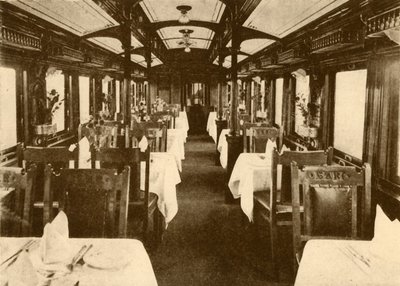 乘坐长途火车的餐厅车，南非铁路，1930年。 作者 不明