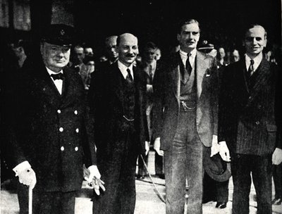 1942年6月27日，从美国返回伦敦，1945年。 作者 不明