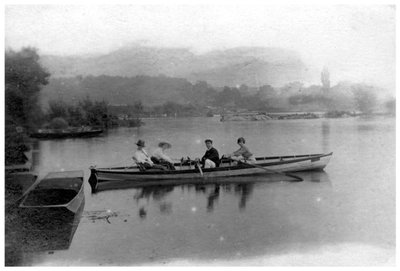 在湖上划船，c1900-1919 作者 不明