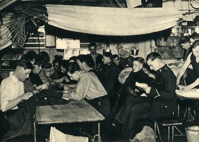 皇家海军陆战队在战舰甲板上，二战，c1939-c1943,1944年。 作者 不明