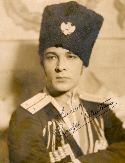 鲁道夫·瓦伦蒂诺（Rudolph Valentino）1895-1926年，意大利演员，约1920年代 作者 不明