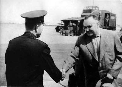 俄罗斯宇航员尤里·加加林（Yuri Gagarin）和火箭工程师谢尔盖·科罗廖夫（Sergey Korolyov），1961年 作者 不明