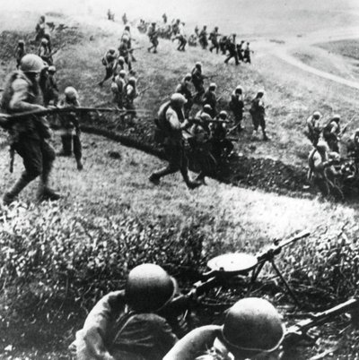1942年9月，高加索北部莫兹多克地区的反击中的俄罗斯军队 作者 不明