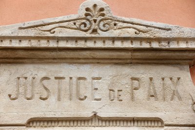 Saint Tropez, city hall. Justice and peace, Saint-Tropez, France 作者 不明