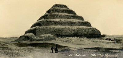 塞加拉（Saqqara）-阶梯金字塔，c1918-c1939。 作者 不明