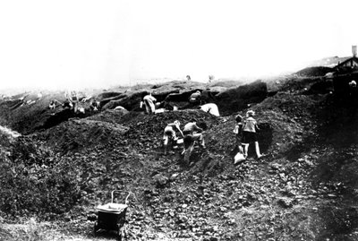 1940年9月，占领德国巴黎的Argenteuil寻求燃料 作者 不明