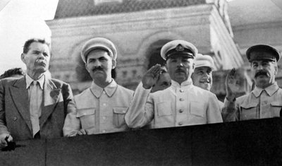 苏联列宁陵墓论坛上的苏联高级人物，红场，莫斯科，苏联，1931年 作者 不明