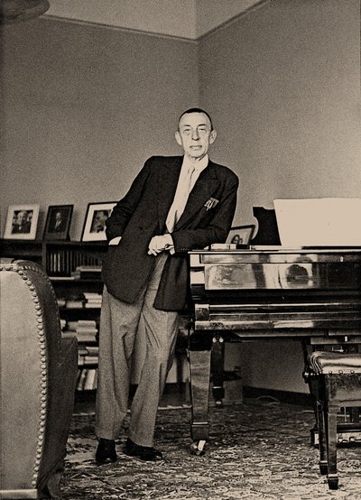 谢尔盖-拉赫玛尼诺夫在塞纳尔别墅，1939年。 作者 不明