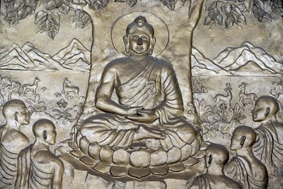 Shakyamuni Buddha preaching the sermon - the wheel of law - to his five disciples. Ho Chi Minh City. Vietnam 作者 不明