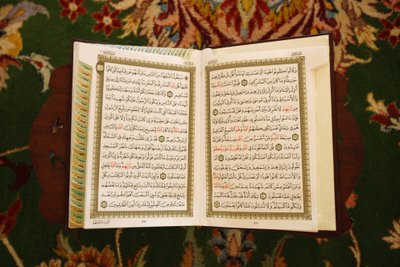 Sheikh Zayed Grand Mosque : Koran, Abu Dhabi, United Arab Emirates 作者 不明