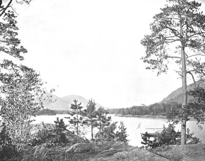 搁架岩山，乔治湖，纽约州，美国，摄于1900年。 作者 不明