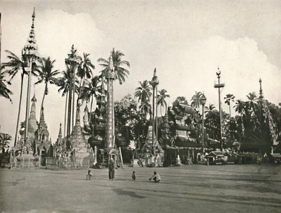 1900年仰光瑞达贡塔的神社。 作者 不明