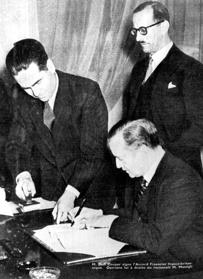 1944年2月8日，英国和自由法国人在阿尔及尔签署金融协定 作者 不明