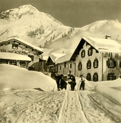 奥地利福拉尔贝格州阿尔山（Stuben am Arlberg）的滑雪者，摄于1935年。 作者 Unbekannt