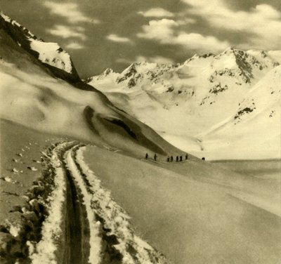 1935年，奥地利斯图拜阿尔卑斯山的Alpeiner Ferner冰川上滑雪。 作者 不明