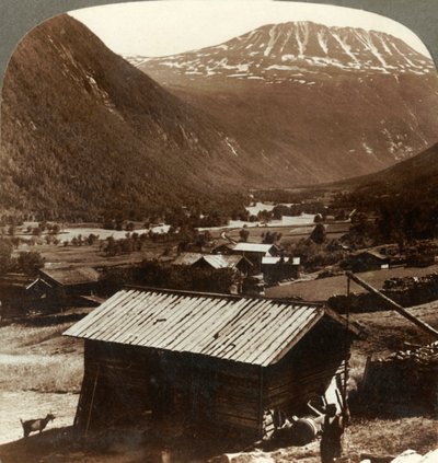 雪山的高度。建于1905年，位于挪威马安河谷安静房屋上方的高斯塔6180英尺。 作者 不明