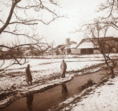 法国北部伯尼库尔，河边的士兵，c1914-c1918 作者 不明