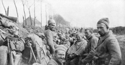 1915年4月24日，比利时利萨尔讷和波音厄之间的法国Zouave团士兵 作者 不明