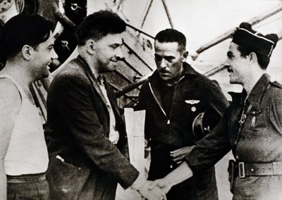 Spanish Civil War (1936-1939): Ilia Grigorievich Ehrenburg (1891-1967), Russian writer, on his arrival at Barcelona airport (Spain) (second from left), as a Soviet correspondent of the Civil War 作者 不明