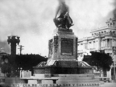 唐·何塞·德拉·卢兹·卡瓦列罗的雕像，1912年，1920年代 作者 不明