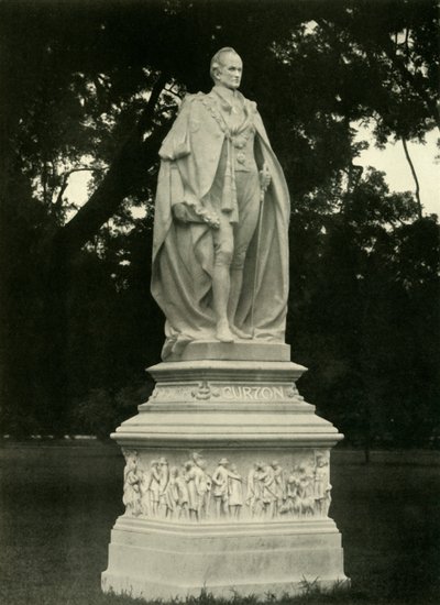 柯松勋爵（Lord Curzon）雕像在维多利亚纪念堂的地面上，1925年。 作者 不明