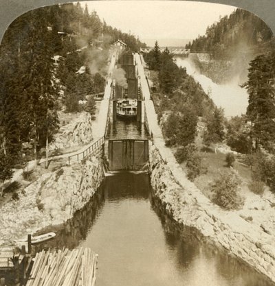 攀登在Vrang瀑布旁边的汽船小山小山，由锁在班达克Nordsjo，挪威，c1905。 作者 不明