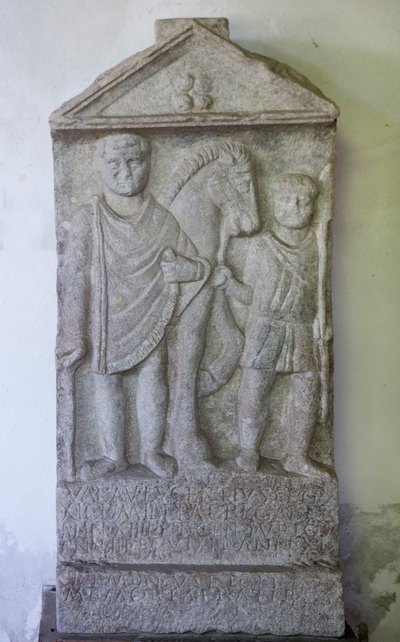 石碑，Valerius Alucentius，石头，3世纪。 作者 不明