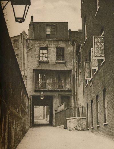 斯特兰德巷和罗马浴场入口，大约1935年。 作者 不明