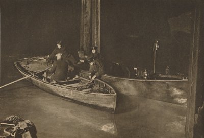 泰晤士河巡逻队负责保护河道的安全，c1935年。 作者 不明