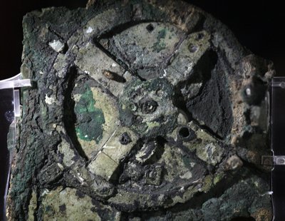 Antikythera机制，公元前205年 作者 不明