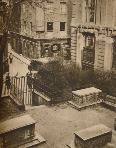 银色街道上圣奥拉维斯墓地的库珀武器，摄于1935年。 作者 Unbekannt