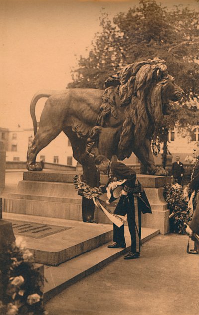 古巴大臣敬献花圈，以向1927年在比利时布鲁塞尔举行的无名比利时士兵致敬。 作者 不明