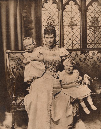 约克公爵夫人与她的两个儿子爱德华王子和艾伯特亲王，大约在1897年1935年 作者 不明