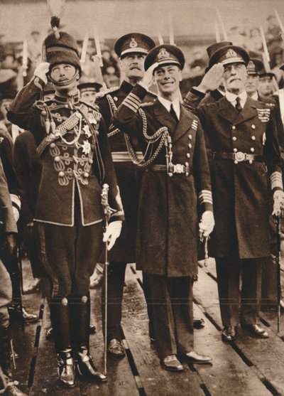 1925年，约克公爵和亨利亲王在朴茨茅斯欢迎威尔士亲王 作者 不明