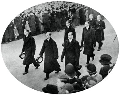 约克公爵和他的兄弟在乔治国王对葬礼中游行，1936年，1937年 作者 不明