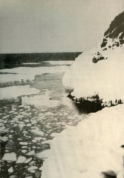 第一个着陆点，展示海湾冰层破裂并向北漂移，1908年，1909年 作者 不明