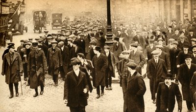 第一次世界大战，伦敦足球运动员营，1914-1918年，1933年。 作者 不明