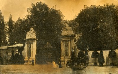 狮子门，汉普顿法院，伦敦，1910年。 作者 不明