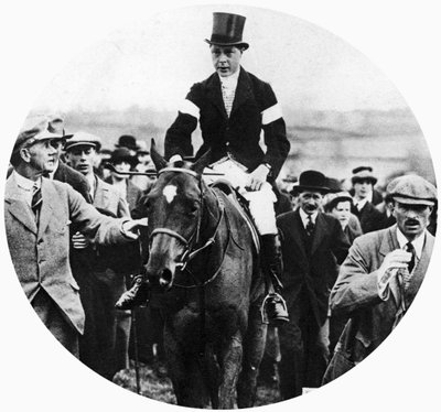 威尔士亲王在格拉夫顿（Grafton）狩猎爱犬比赛中（c1930s） 作者 不明