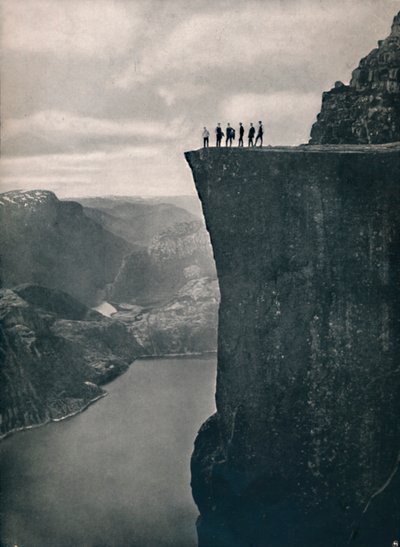 1914年在吕瑟峡湾（Lysefjord）的讲坛。 作者 不明